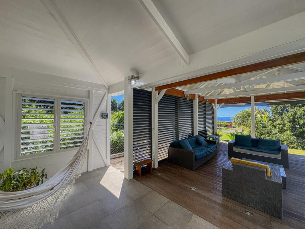 15.Location villa jacuzzi Saint Claude Guadeloupe_Terrasse Jacuzzi Jardin